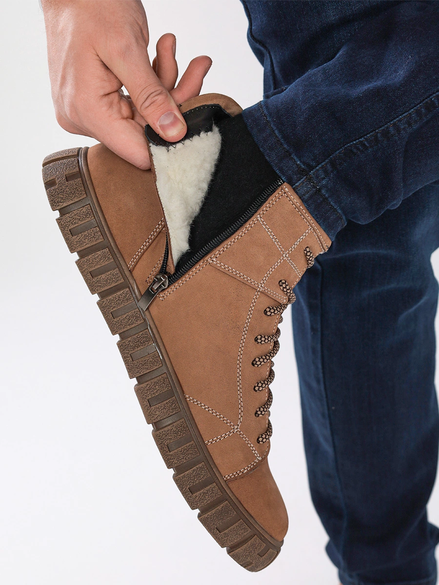 Ботинки темно-бежевого цвета со шнуровкой и молнией
